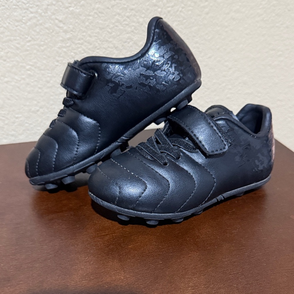 Kids Black Soccer Cleats - 8D